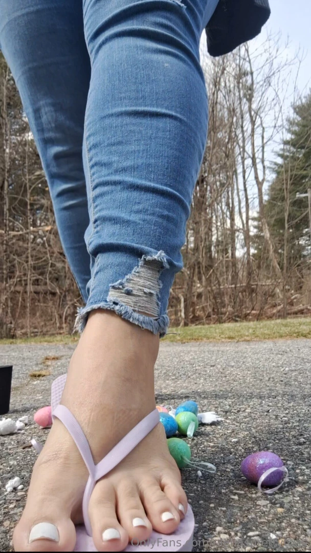 Happy easter it s crush day i m uploading three separate easter themed part 1 