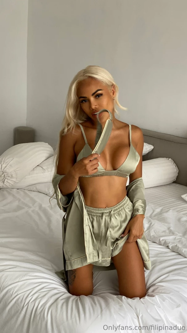 Here s an invite to join me in bed 
