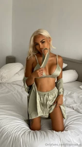 Here s an invite to join me in bed
