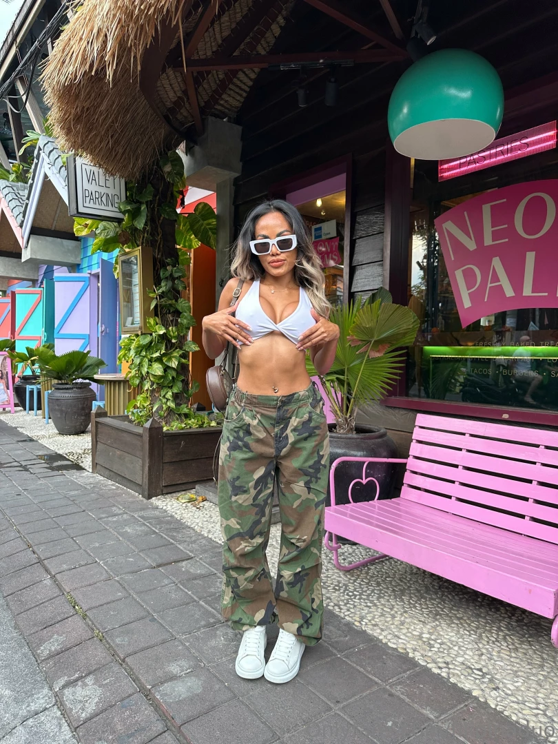 Do i look like a baddie in this outfit 