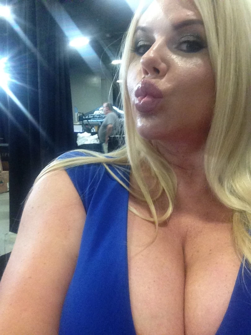 Some pics from exxxotica nj part 4 