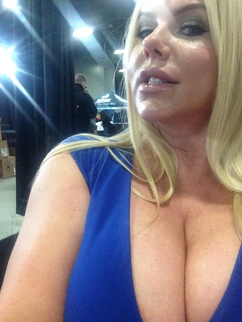 Some pics from exxxotica nj part 6 
