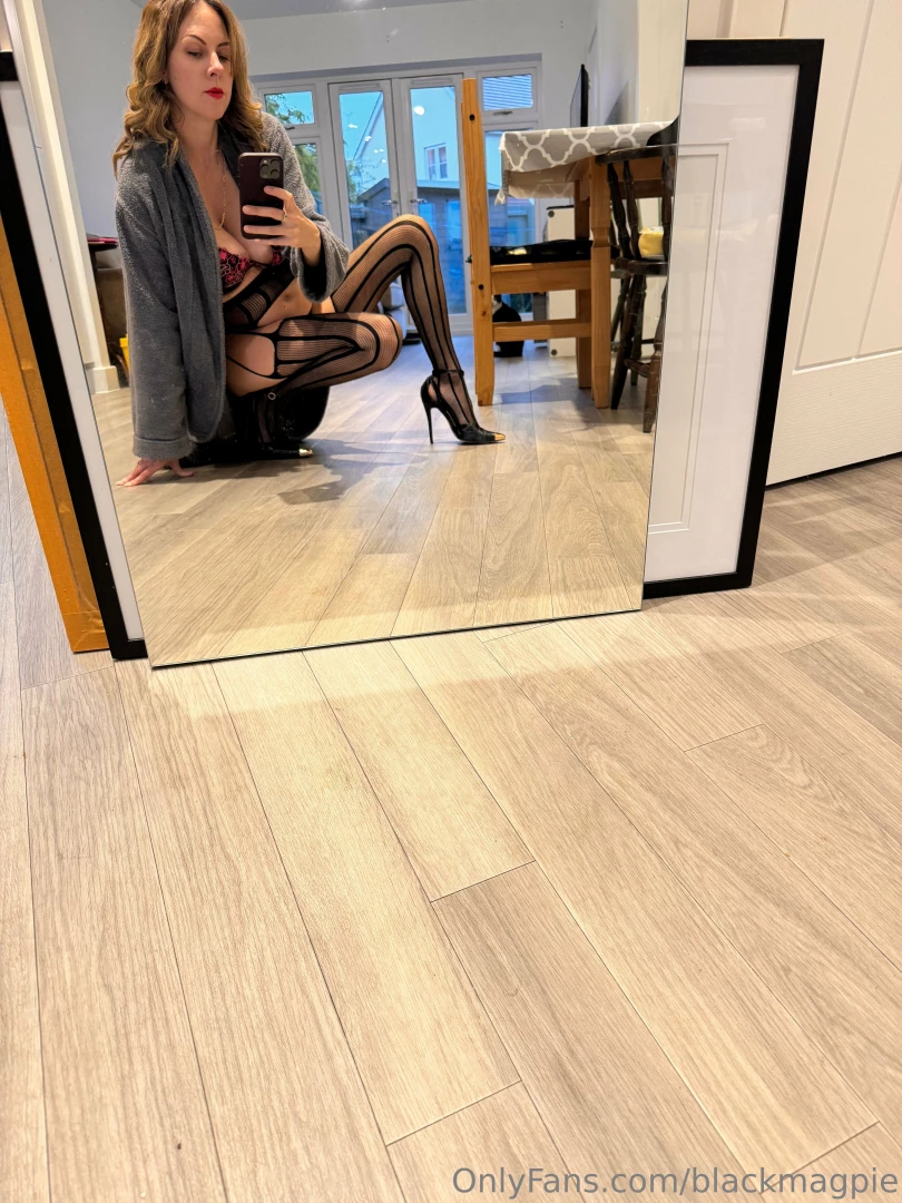New house new heels same old posing 