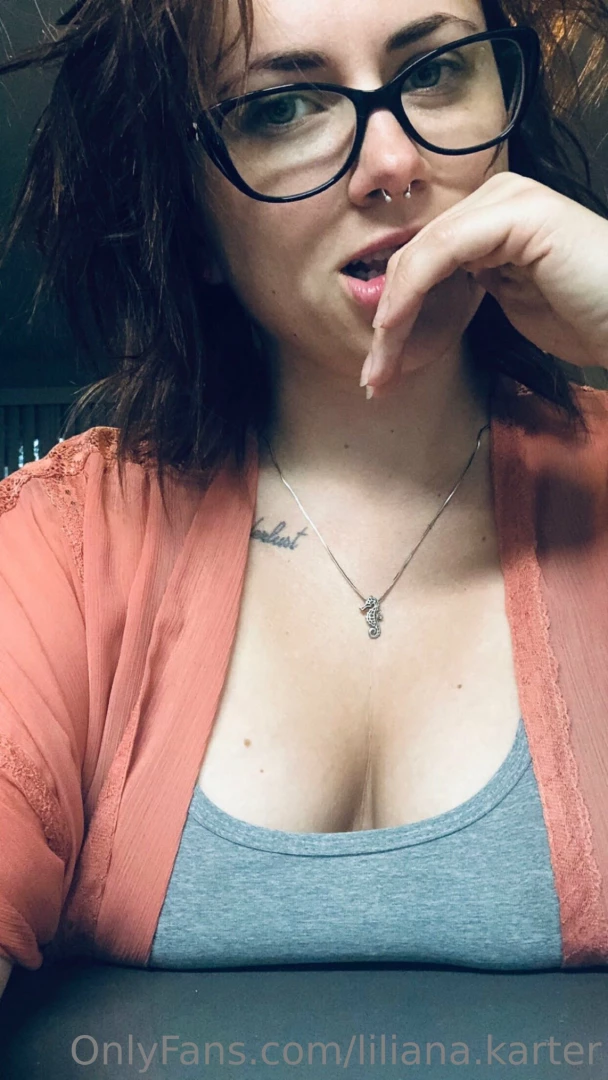 Trying to focus while working but these heavy girls need some 