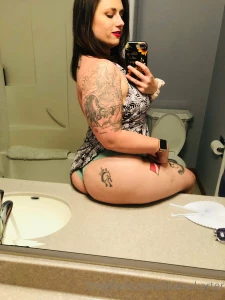 Little booty selfy during a wedding would you spank me