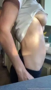 Taking a break from washing dishes to dance for you available for