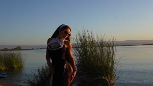 Who s ready to cum to the rave with me let me be your magical guide to