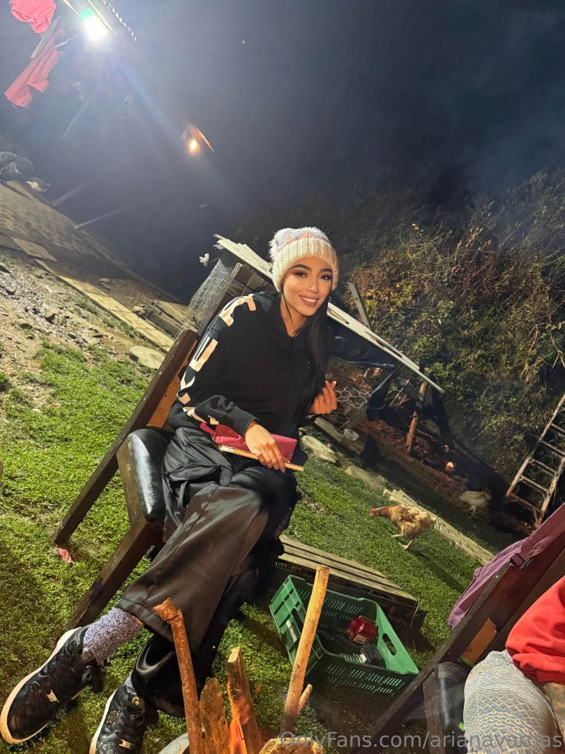 I see you staring don t stop now 