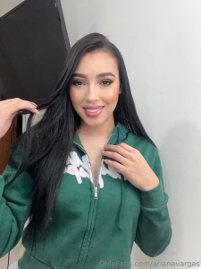 I m not the kind of girl you scroll past