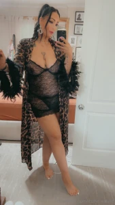 Feeling sexy right now should i show you more dm me