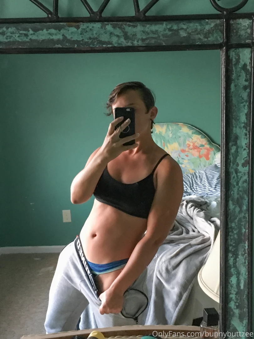 Sexy selfies see my thong juicy booty and hand bra 