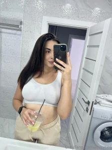 Just me some fresh juice and no rush to get dressed wanna join me in