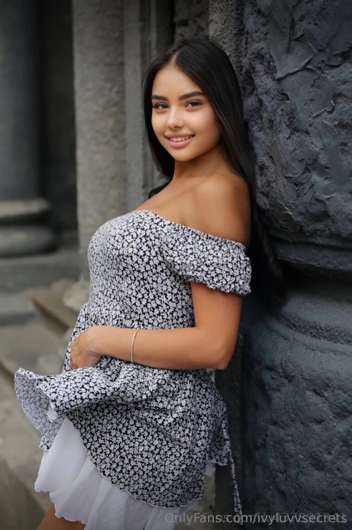 Look at this hot cutie amameliafy will show you her wet pussy follow part 68 