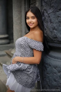 Look at this hot cutie amameliafy will show you her wet pussy follow part 68