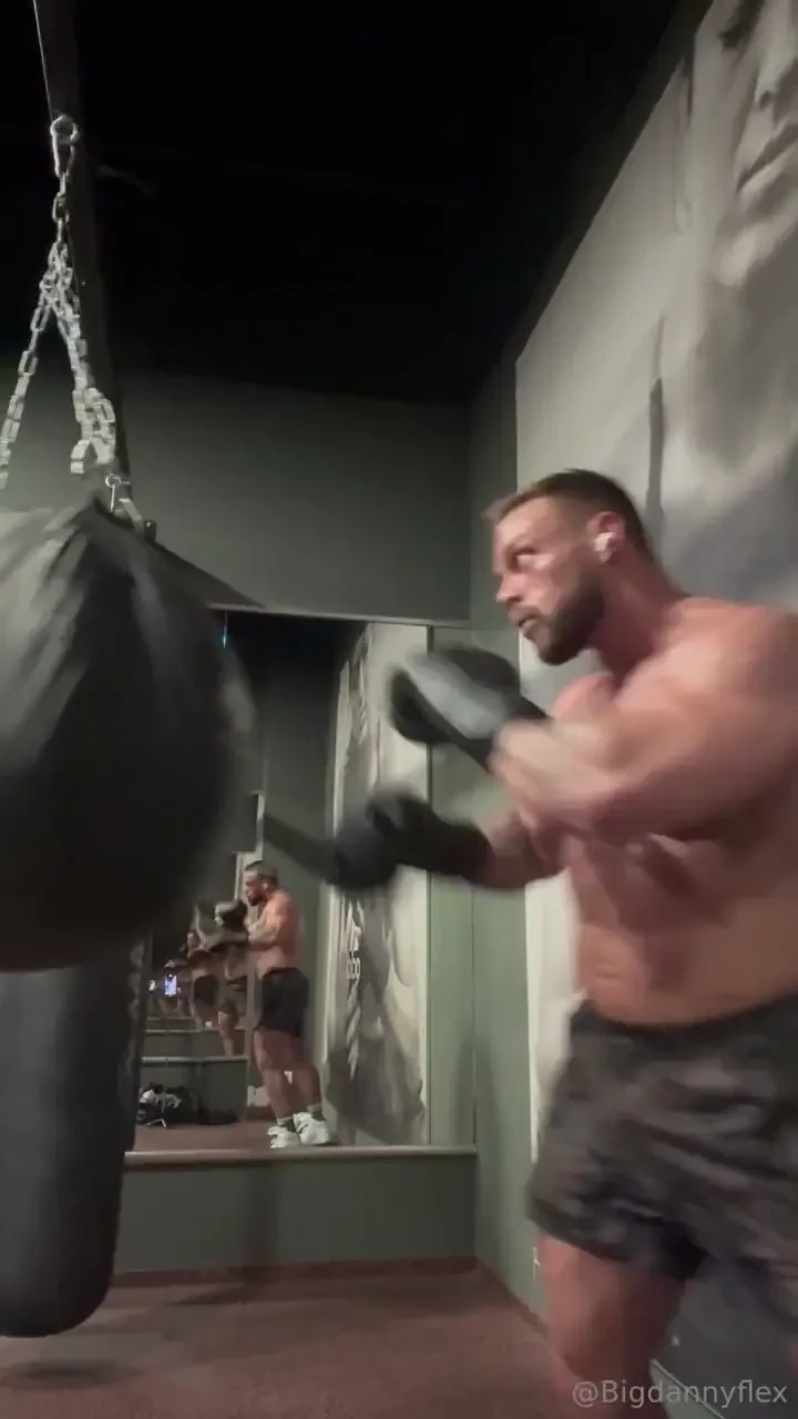 Daddy s getting better speed work 15 rounds sweating like crazy but 