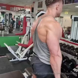 Killing off these huge arms in my final set dripping wet and ready to