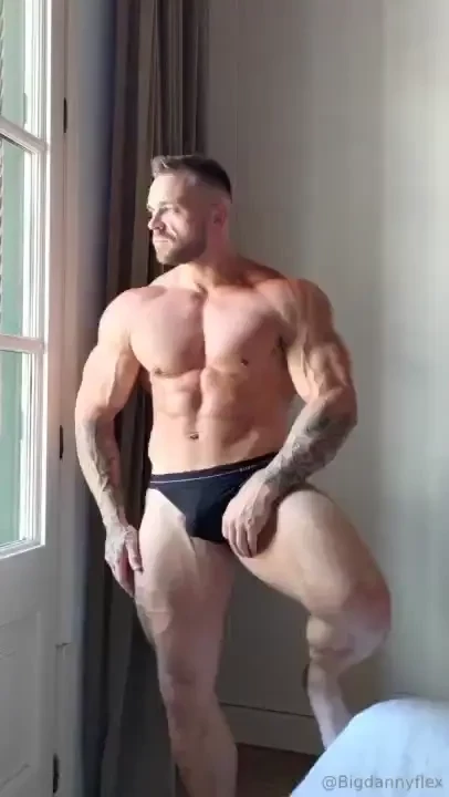 Wait for the bicep flex 