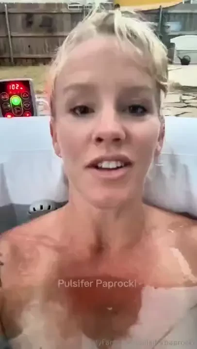 I got an inflatable hottub and i m so happy this was my first time 
