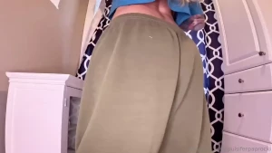 Hello my pervy loves i hope your monday is off to a good start i