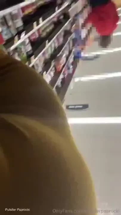 Just doing my thang ripping loud fucking farts in the grocery story 