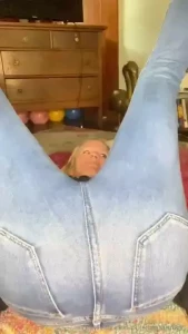 Here are some lovely queefs in jeans i wonder if they will sound