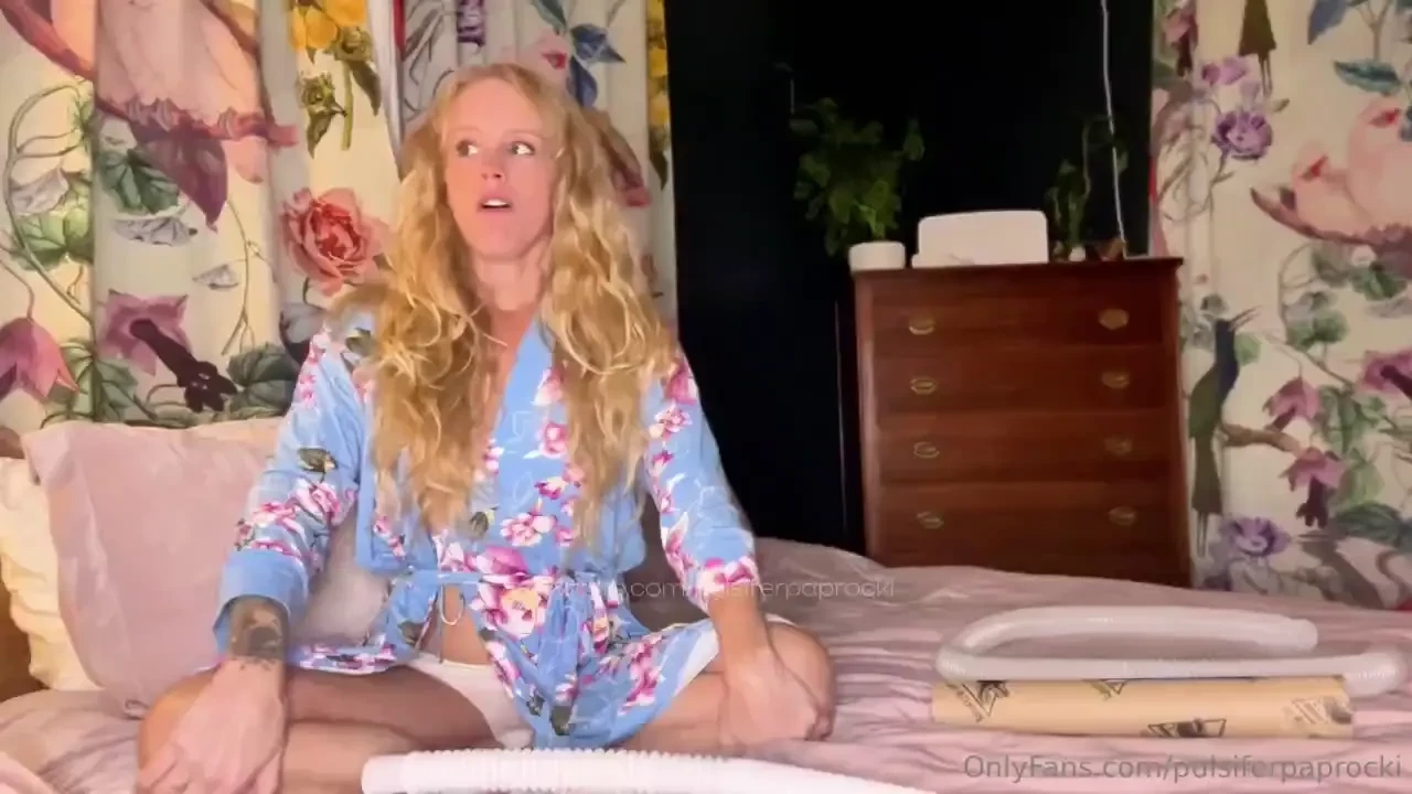 Open up i m going to burp in your face big hot stinky burps 