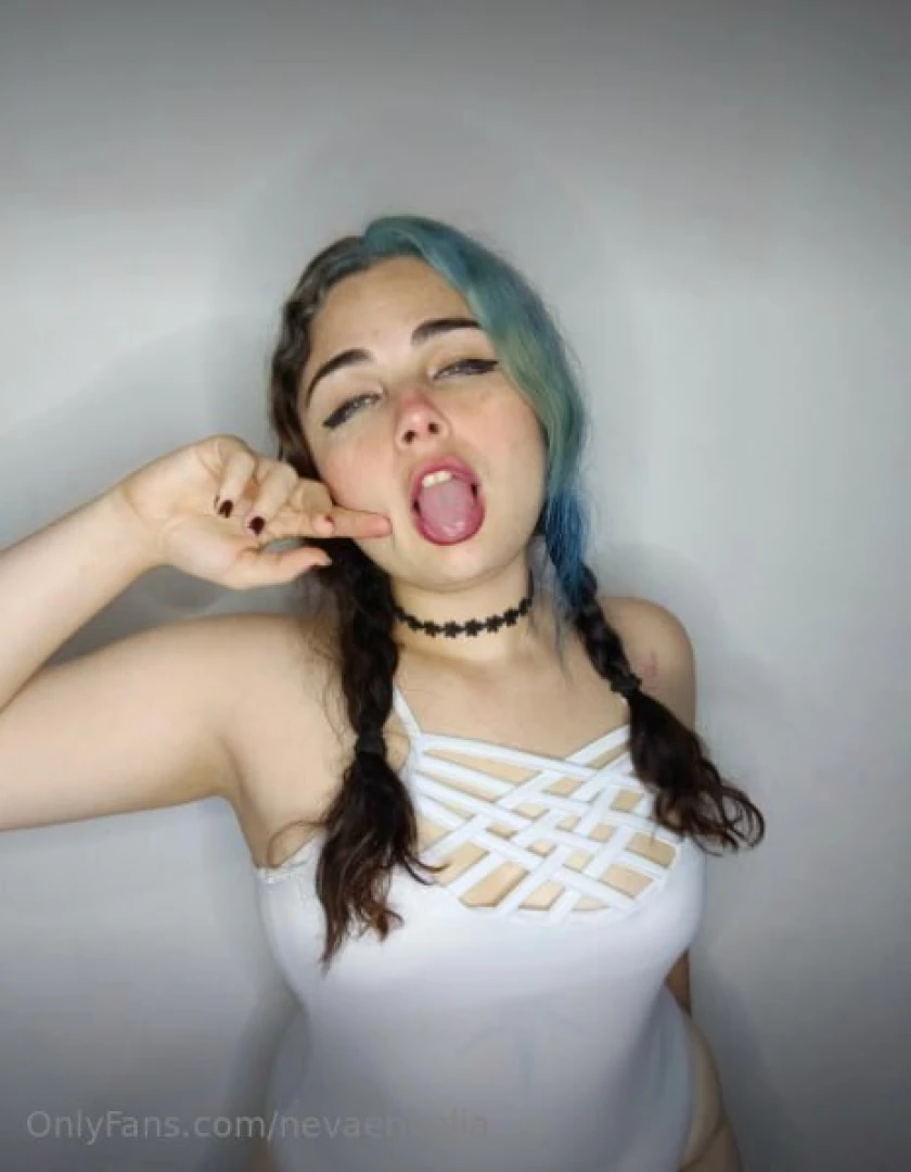 Congrats this naughty slut just made her page free for 1 person and 