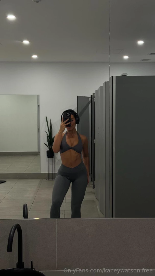 Caught myself looking too good not to share 