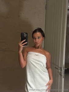 Bath time got very naughty i m dripping wet fully nude and flaunting