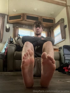 Master scottie looking down at these tiny dick f gs while they