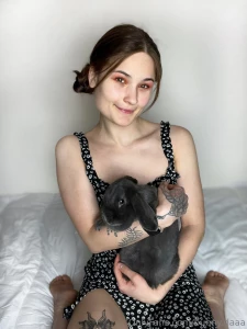 Hey i think i m perfect for the role of your girlfriend you won t be