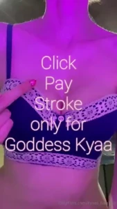 Play on loop and be mesmerized by goddess kyaa