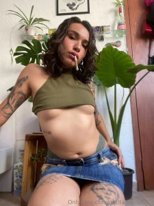 Quieres ver lo que hay debajo de mi falda