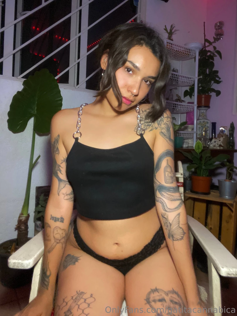 Esta gatita linda se quita el top enfrente tuyo cu l ser a tu primera part 2 