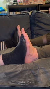 Size comparison his sz8 5 vs my sz13 listen to me laugh as i compare