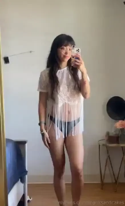 I d like to be thrown on the bed like those short shorts 