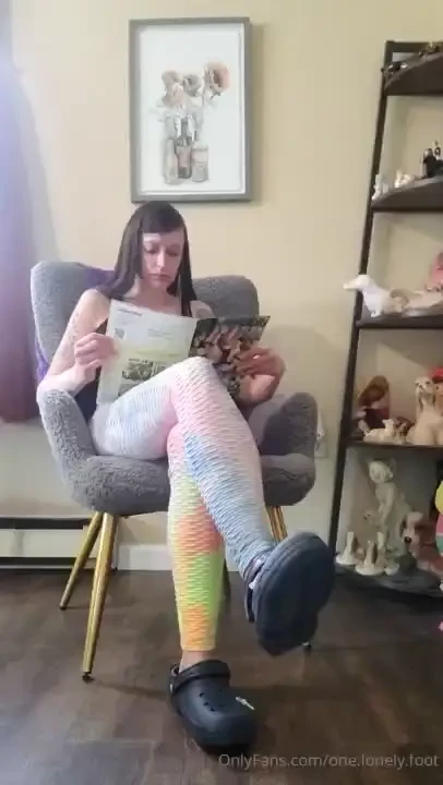 Croc dangle while waiting for my turn 