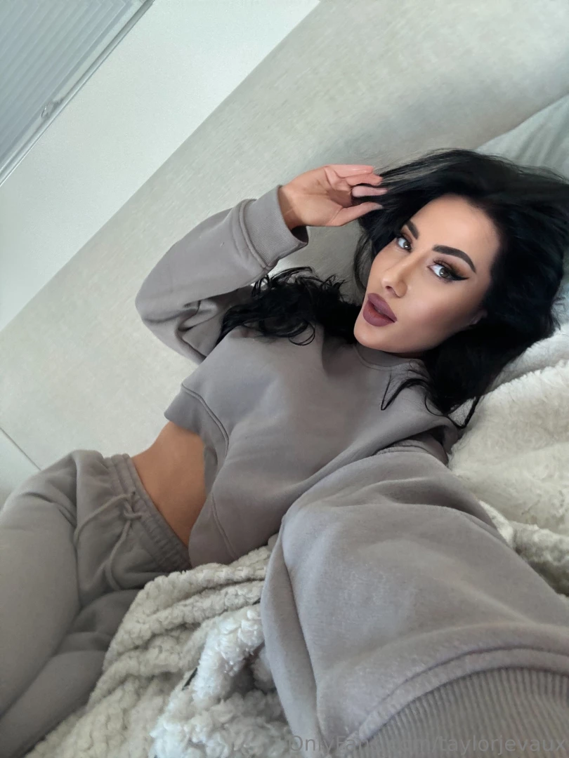 Wanna make some bad decisions together 