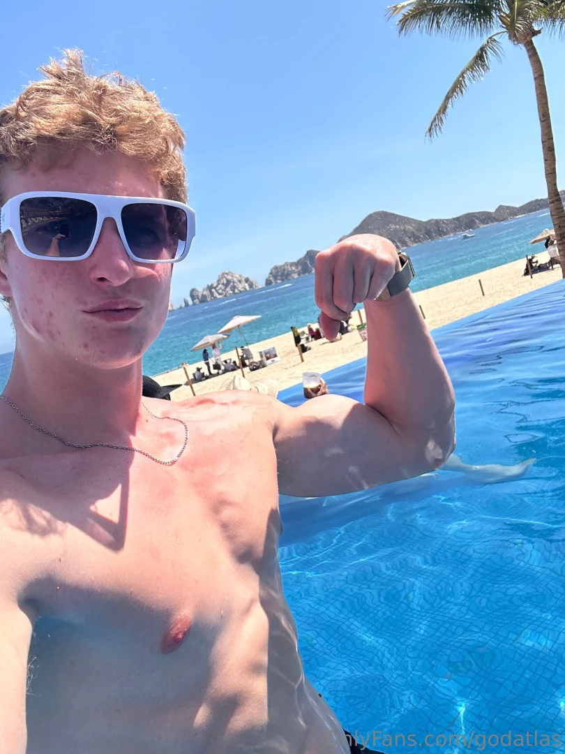 Daddy is spending a few days in cabo living a life of luxury funded by 
