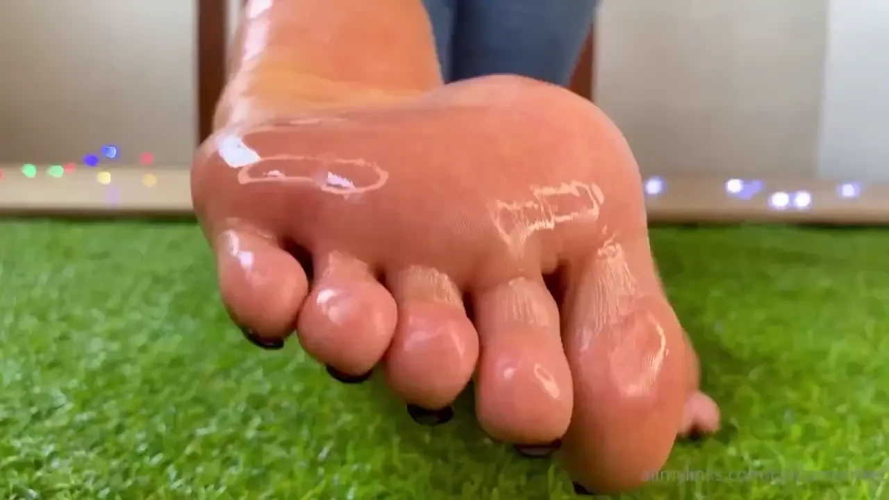 Get all that all over my soles i want it dripping all over such a big 