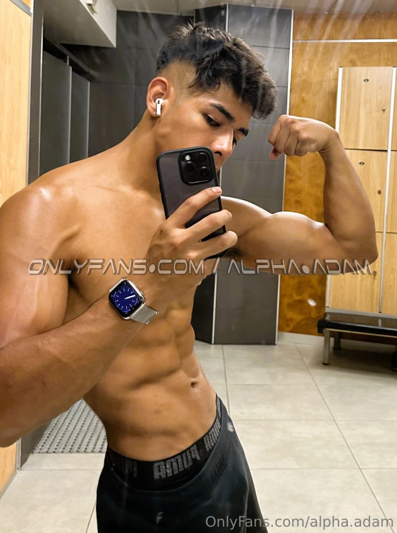 When u see an alpha like me at the gym u just wanna worship u wish u 