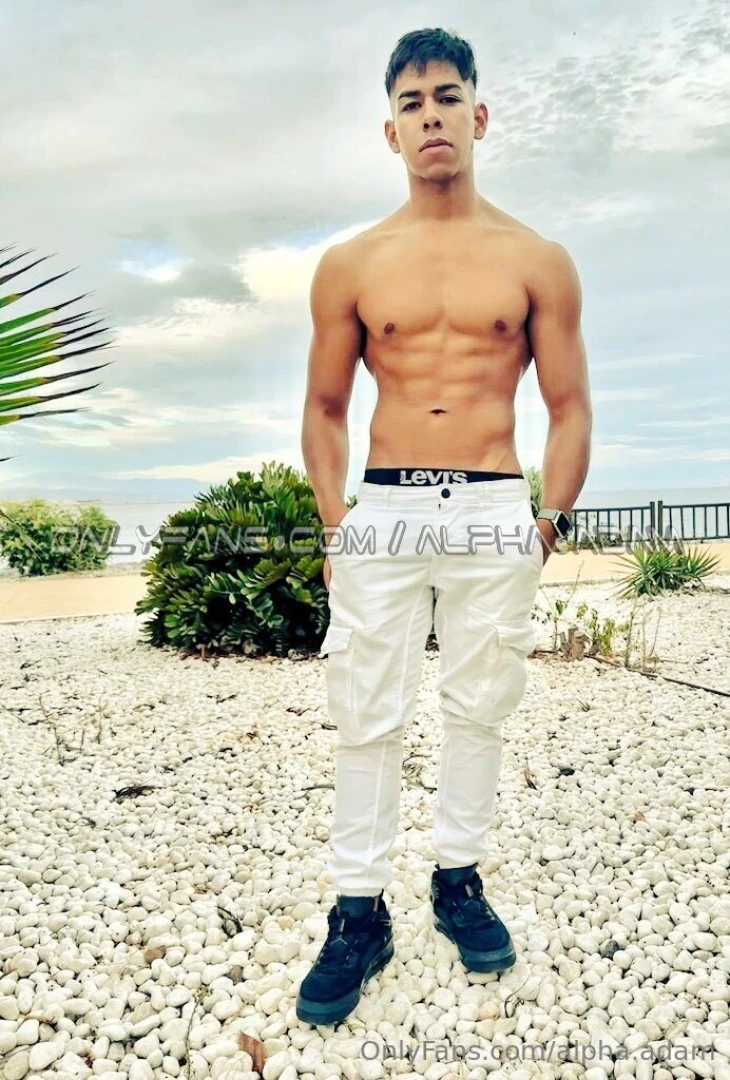 U know how weak u feel when u see a perfect alpha male spending ur 