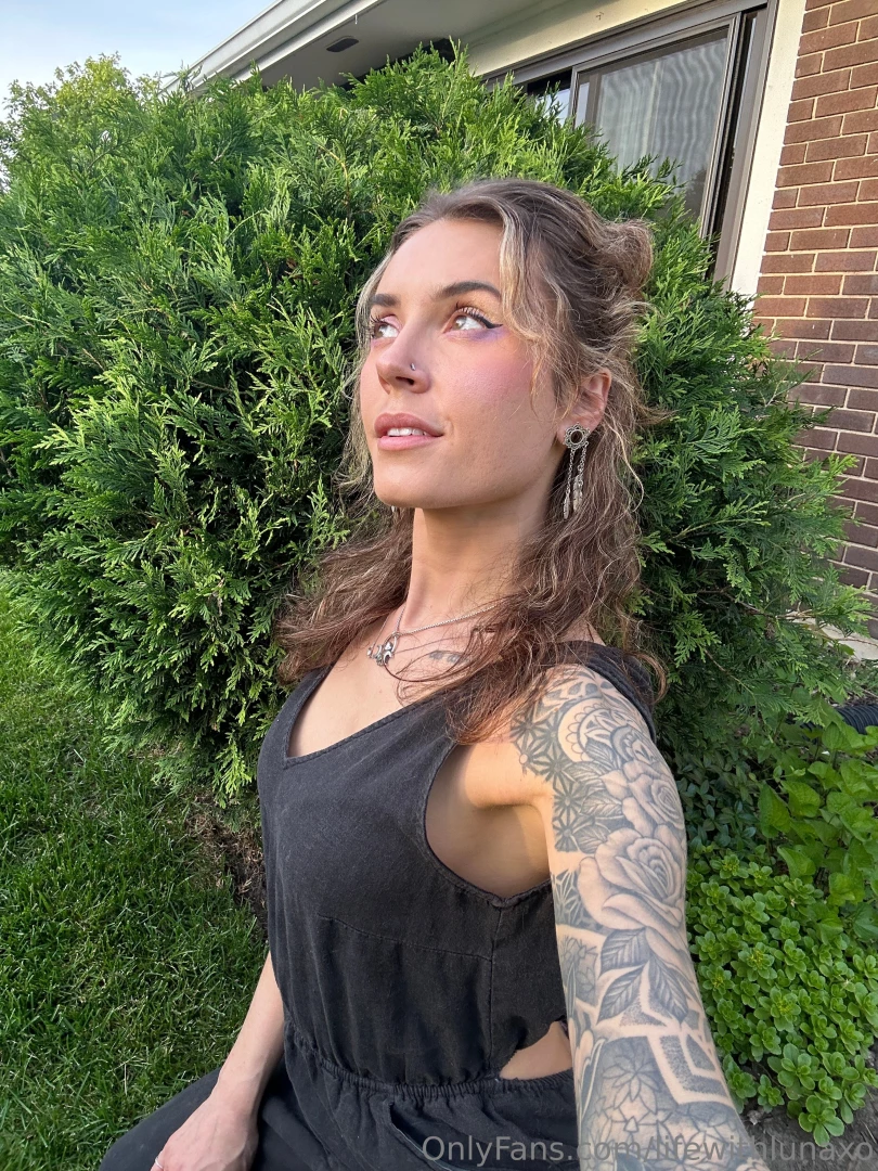 Are you a day dreamer like me chat with me in the dms xo luna 