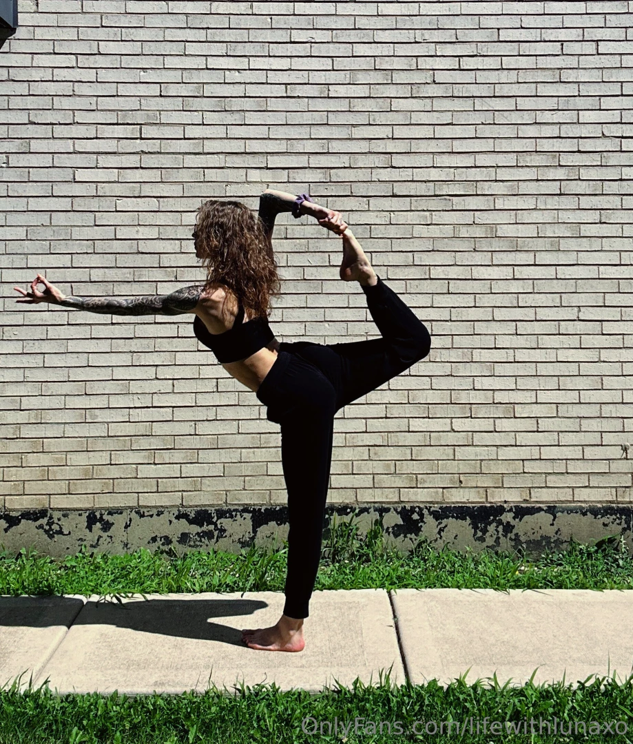 Continuing my yoga journey on this hot monday how do you start your 