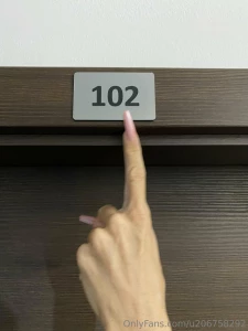 Ni dolgo zdrzal si e kdaj poskusil v sobi 102 se je dogajalo xxx za part 2