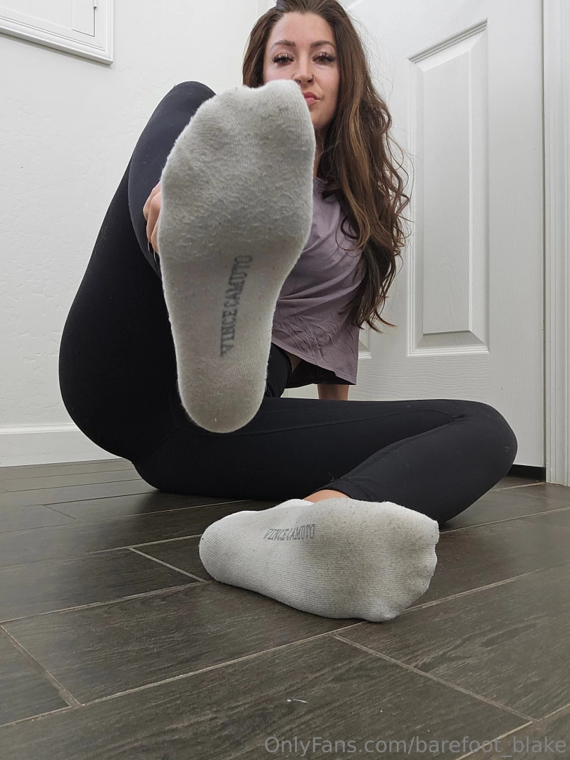 Be a good boy and let me rest these sweaty feet on your face 