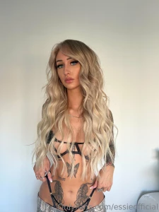 Whos gonna help keep me up tn