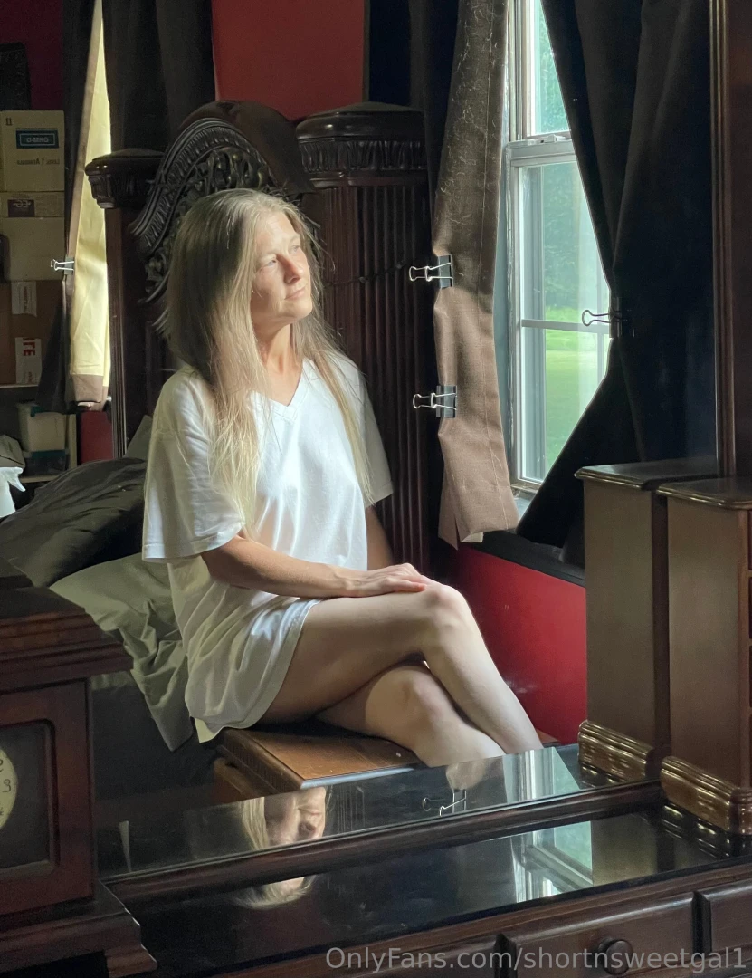 I call this set reflecting because all the shots are done in a mirror 