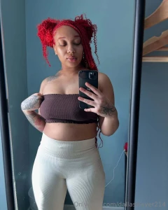 My lil red body so cold she came from chicago to visit again afer a