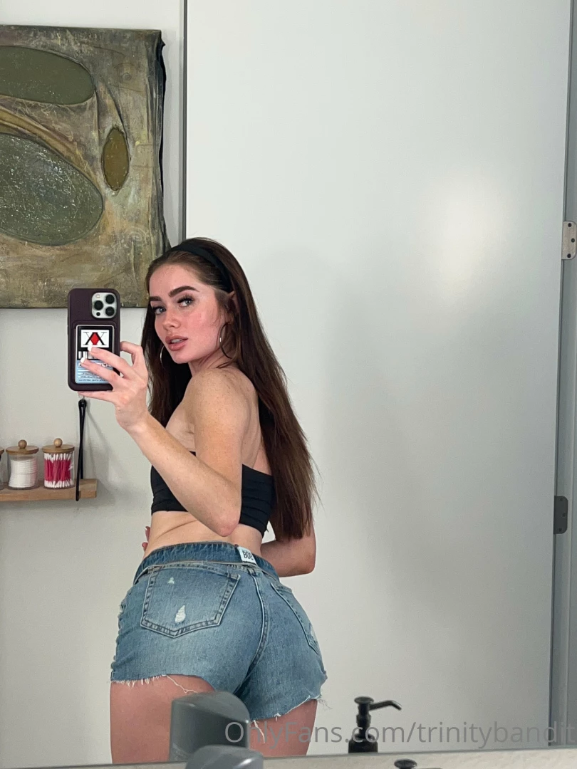 Bruised my leg but i liked my outfit today 